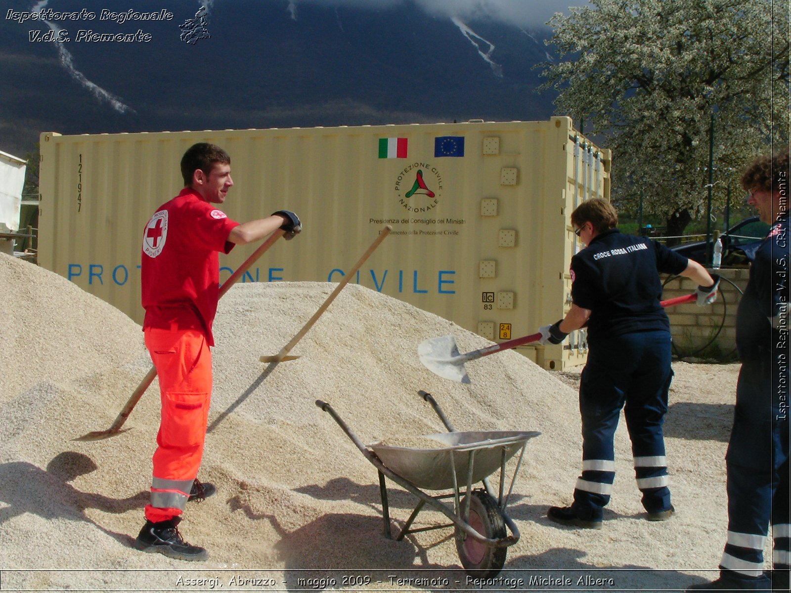 Assergi, Abruzzo -  maggio 2009 - Terremoto - Reportage Michele Albera -  Croce Rossa Italiana - Ispettorato Regionale Volontari del Soccorso Piemonte