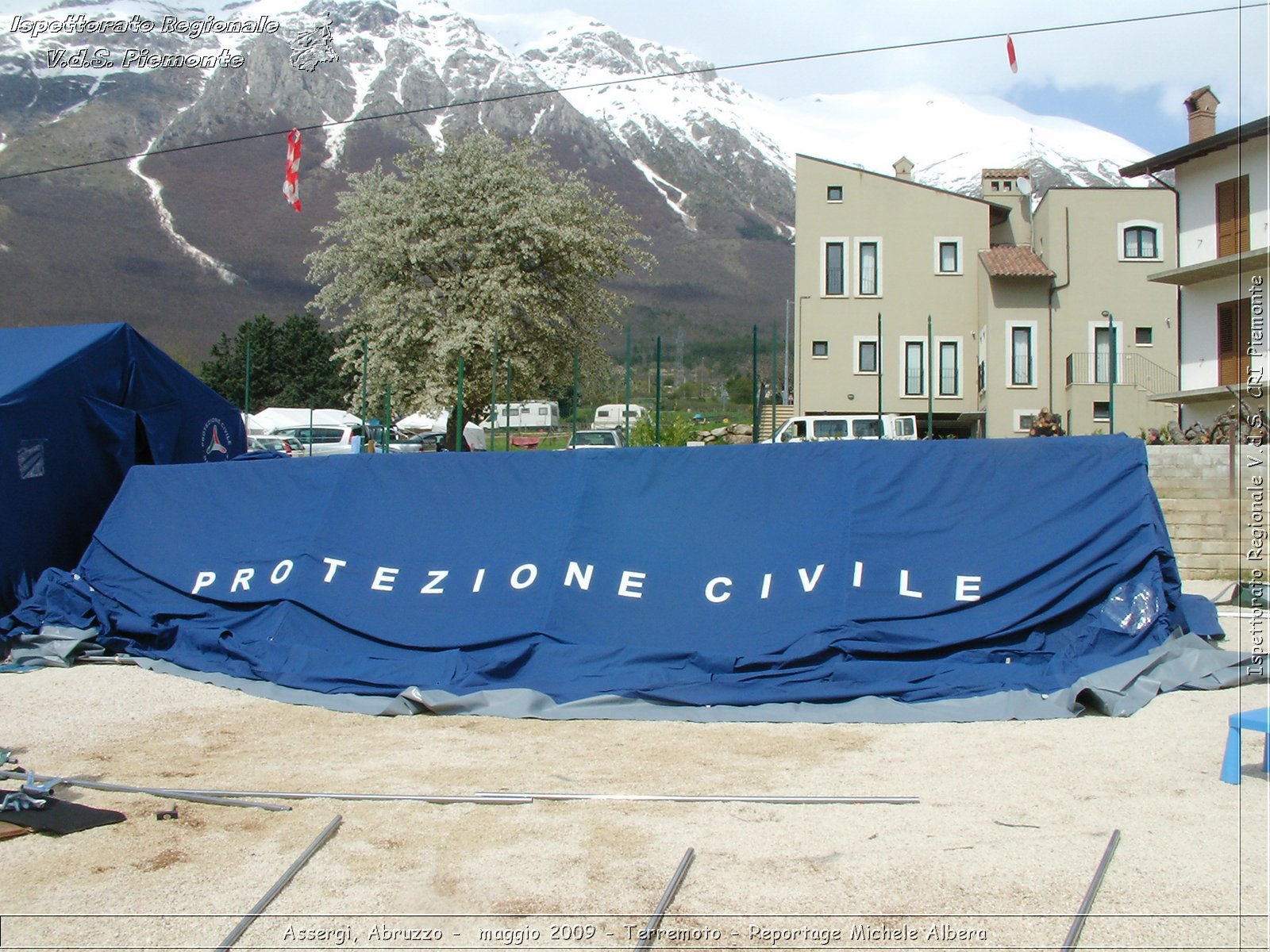 Assergi, Abruzzo -  maggio 2009 - Terremoto - Reportage Michele Albera -  Croce Rossa Italiana - Ispettorato Regionale Volontari del Soccorso Piemonte
