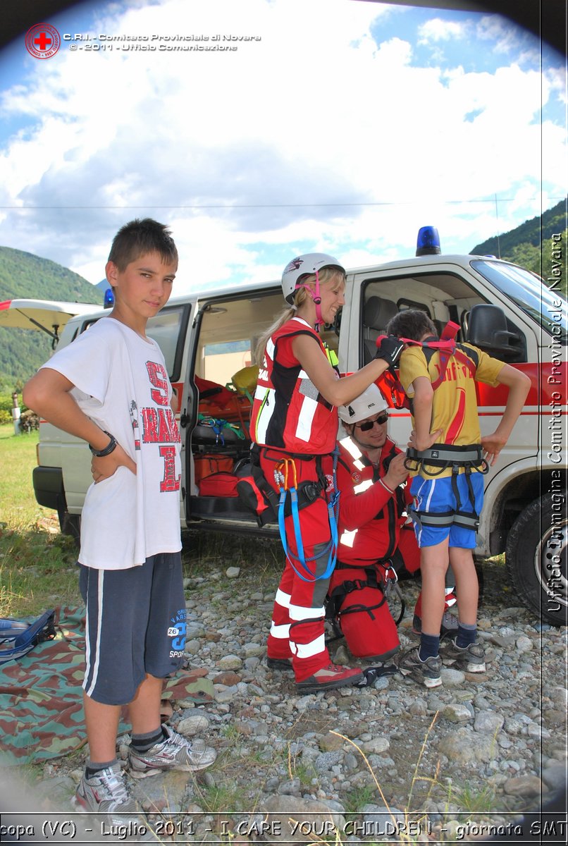 Scopa (VC) - Luglio 2011 - I CARE YOUR CHILDREN - giornata con operatori SMTS (Soccorsi con Mezzi e Tecniche Speciali)  -  Croce Rossa Italiana - Ufficio Immagine Comitato Provinciale Novara
