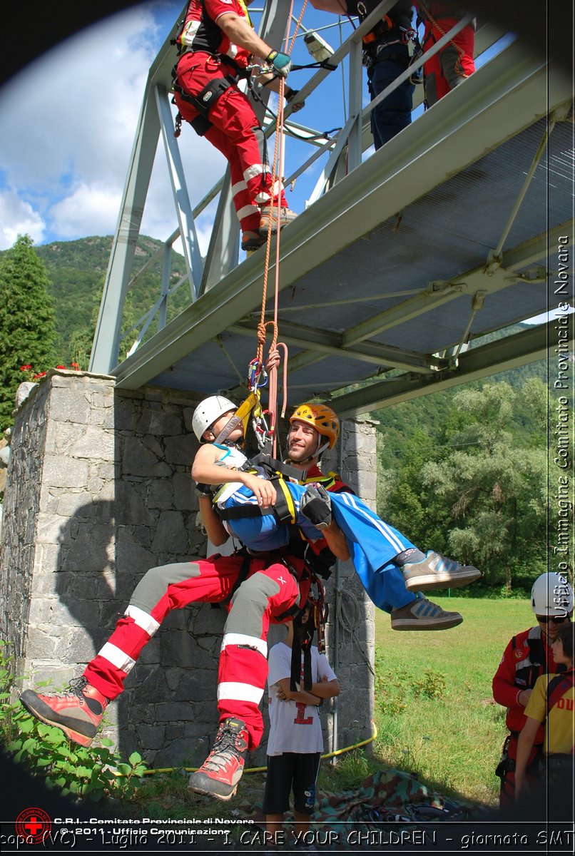 Scopa (VC) - Luglio 2011 - I CARE YOUR CHILDREN - giornata con operatori SMTS (Soccorsi con Mezzi e Tecniche Speciali)  -  Croce Rossa Italiana - Ufficio Immagine Comitato Provinciale Novara