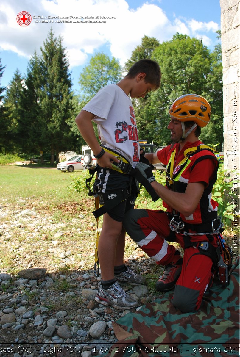 Scopa (VC) - Luglio 2011 - I CARE YOUR CHILDREN - giornata con operatori SMTS (Soccorsi con Mezzi e Tecniche Speciali)  -  Croce Rossa Italiana - Ufficio Immagine Comitato Provinciale Novara