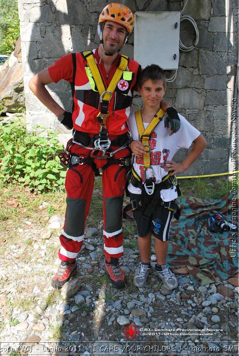 Scopa (VC) - Luglio 2011 - I CARE YOUR CHILDREN - giornata con operatori SMTS (Soccorsi con Mezzi e Tecniche Speciali)  -  Croce Rossa Italiana - Ufficio Immagine Comitato Provinciale Novara