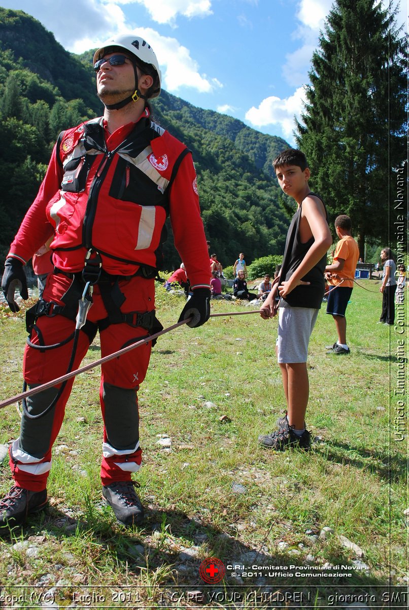 Scopa (VC) - Luglio 2011 - I CARE YOUR CHILDREN - giornata con operatori SMTS (Soccorsi con Mezzi e Tecniche Speciali)  -  Croce Rossa Italiana - Ufficio Immagine Comitato Provinciale Novara