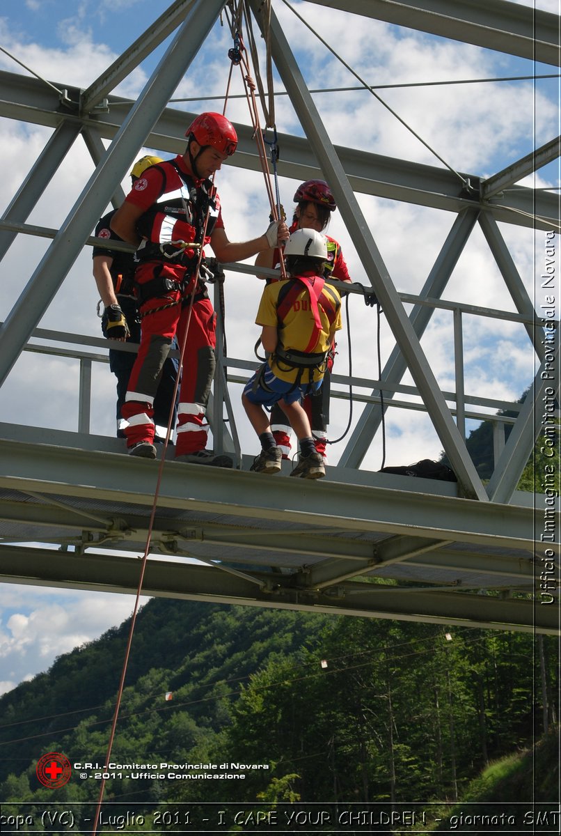 Scopa (VC) - Luglio 2011 - I CARE YOUR CHILDREN - giornata con operatori SMTS (Soccorsi con Mezzi e Tecniche Speciali)  -  Croce Rossa Italiana - Ufficio Immagine Comitato Provinciale Novara