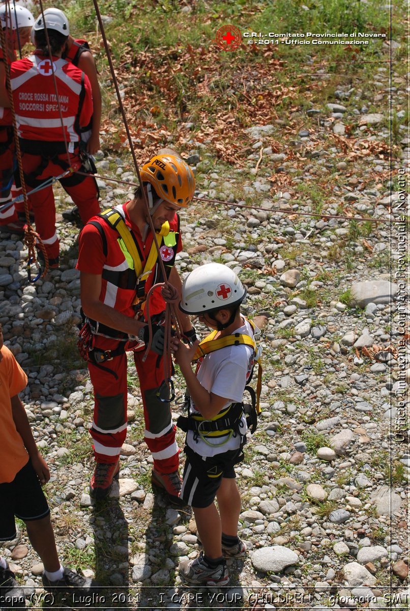 Scopa (VC) - Luglio 2011 - I CARE YOUR CHILDREN - giornata con operatori SMTS (Soccorsi con Mezzi e Tecniche Speciali)  -  Croce Rossa Italiana - Ufficio Immagine Comitato Provinciale Novara