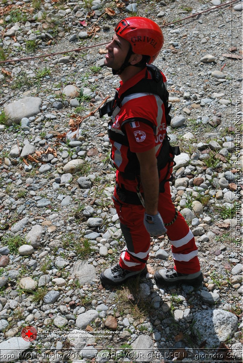 Scopa (VC) - Luglio 2011 - I CARE YOUR CHILDREN - giornata con operatori SMTS (Soccorsi con Mezzi e Tecniche Speciali)  -  Croce Rossa Italiana - Ufficio Immagine Comitato Provinciale Novara