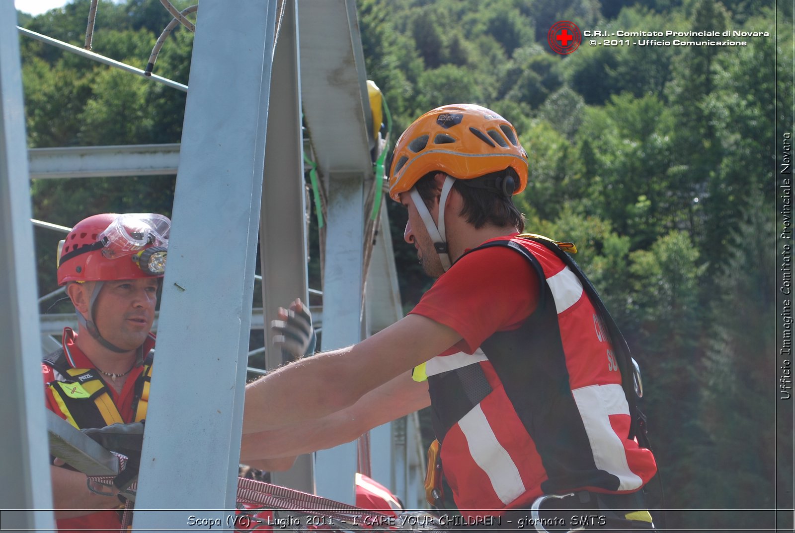 Scopa (VC) - Luglio 2011 - I CARE YOUR CHILDREN - giornata con operatori SMTS (Soccorsi con Mezzi e Tecniche Speciali)  -  Croce Rossa Italiana - Ufficio Immagine Comitato Provinciale Novara