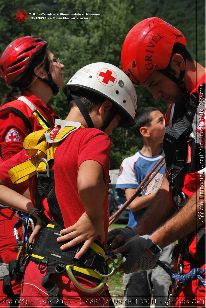 Scopa (VC) - Luglio 2011 - I CARE YOUR CHILDREN - giornata con operatori SMTS (Soccorsi con Mezzi e Tecniche Speciali)  -  Croce Rossa Italiana - Ufficio Immagine Comitato Provinciale Novara