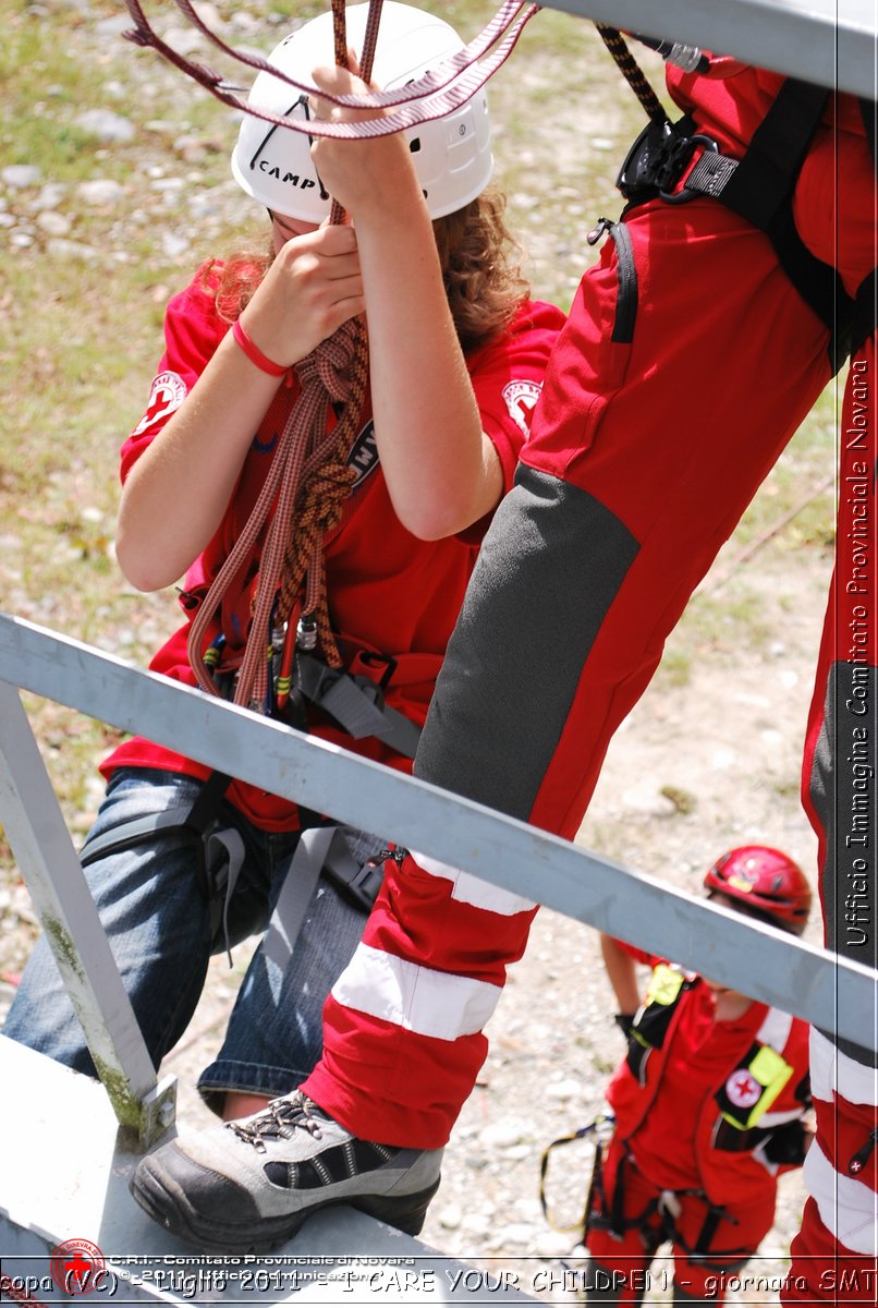Scopa (VC) - Luglio 2011 - I CARE YOUR CHILDREN - giornata con operatori SMTS (Soccorsi con Mezzi e Tecniche Speciali)  -  Croce Rossa Italiana - Ufficio Immagine Comitato Provinciale Novara