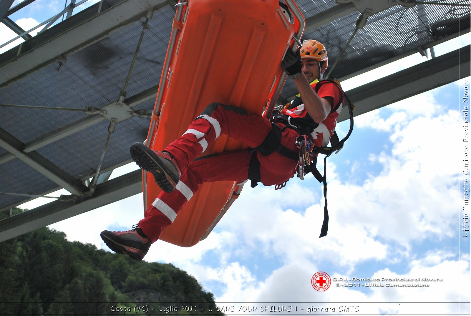 Scopa (VC) - Luglio 2011 - I CARE YOUR CHILDREN - giornata con operatori SMTS (Soccorsi con Mezzi e Tecniche Speciali)  -  Croce Rossa Italiana - Ufficio Immagine Comitato Provinciale Novara