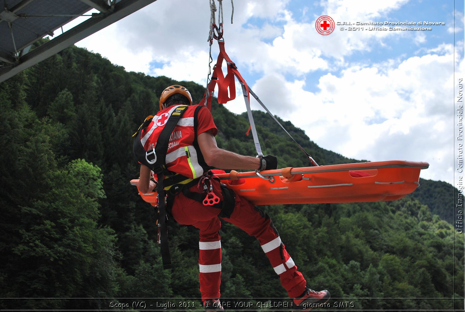 Scopa (VC) - Luglio 2011 - I CARE YOUR CHILDREN - giornata con operatori SMTS (Soccorsi con Mezzi e Tecniche Speciali)  -  Croce Rossa Italiana - Ufficio Immagine Comitato Provinciale Novara